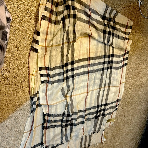 Burberry Check Wool Silk Scarf - Picture 5 of 5